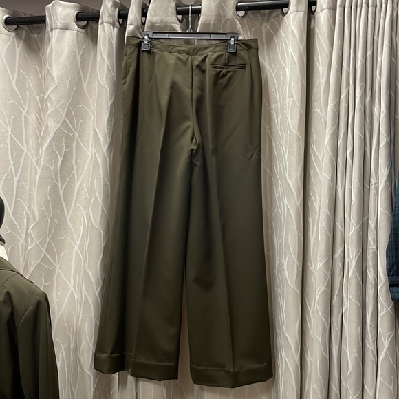 Signature by Larry Levine NWT size 12 green suit, belted jacket, wide leg pants - Picture 5 of 8